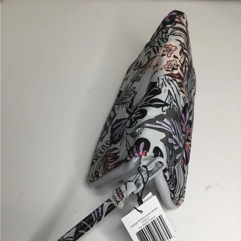 Vera Bradley RFID Accordion Wristlet